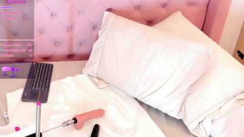 Snapshot of sweetsharon_ chatting on 12.04.24 Sharon  online show from 12.04.24