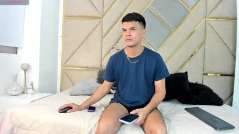 sweetstacy_ online show from 02.20.25