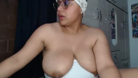 Snapshot of sweett_candy1 chatting on 09.26.25 sweett_candy1 online show from 09.26.25