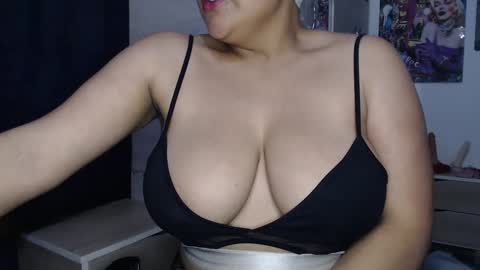 Snapshot of sweett_candy1 chatting on 09.27.25 sweett_candy1 online show from 09.27.25