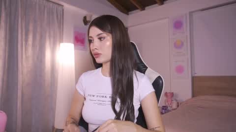 Snapshot of sweett_catt1 chatting on 10.12.25 Cat independent model online show from 10.12.25