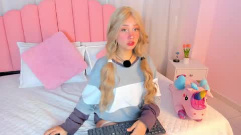 Snapshot of sweett_fire chatting on 04.15.26 sweett_fire online show from 04.15.26