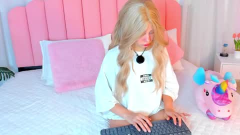 Snapshot of sweett_fire chatting on 04.18.26 sweett_fire online show from 04.18.26