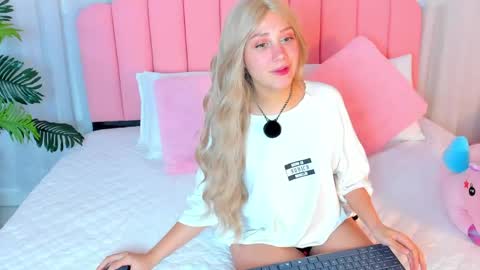 Snapshot of sweett_fire chatting on 04.18.26 sweett_fire online show from 04.18.26