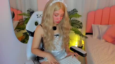 Snapshot of sweett_fire chatting on 04.23.26 sweett_fire online show from 04.23.26