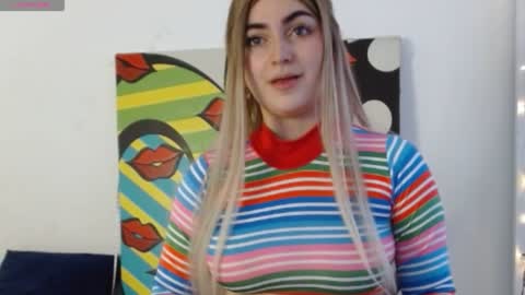Snapshot of sweett_minionn chatting on 01.06.25 IG valeen mo Vale My schedule Monday to Friday900 am - 300 pm online show from 01.06.25