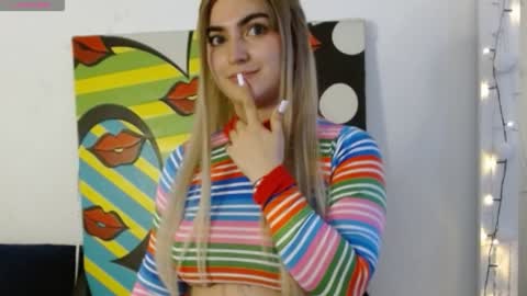 Snapshot of sweett_minionn chatting on 01.06.25 IG valeen mo Vale My schedule Monday to Friday900 am - 300 pm online show from 01.06.25