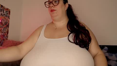 Snapshot of sweettm chatting on 11.10.25 Maya online show from 11.10.25