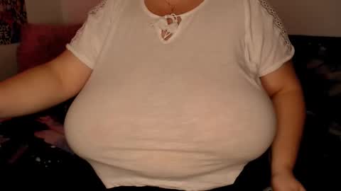 Snapshot of sweettm chatting on 11.19.25 Maya online show from 11.19.25