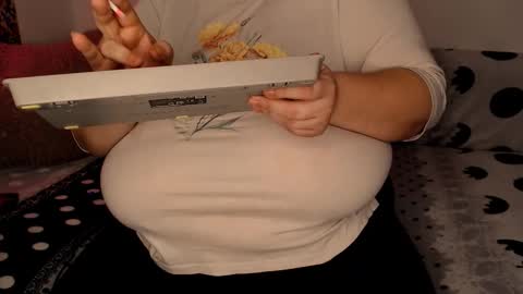 Snapshot of sweettm chatting on 11.20.25 Maya online show from 11.20.25