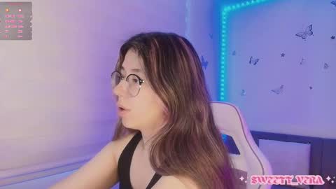 Veronica Independent Model online show from 11.25.25