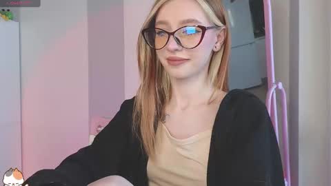 Snapshot of sweetuniporn chatting on 12.05.24 Elis a little vacation Ill be here Saturday my schedules in bio online show from 12.05.24