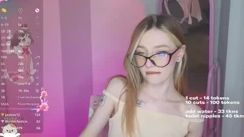 Snapshot of sweetuniporn chatting on 12.05.24 Elis a little vacation Ill be here Saturday my schedules in bio online show from 12.05.24