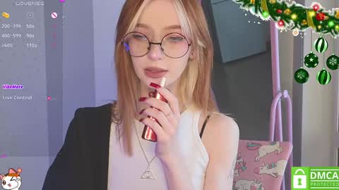 Snapshot of sweetuniporn chatting on 01.05.25 Elis a little vacation Ill be here Saturday my schedules in bio online show from 01.05.25