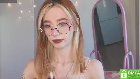 Snapshot of sweetuniporn chatting on 01.17.25 Elis a little vacation Ill be here Saturday my schedules in bio online show from 01.17.25