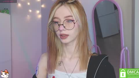 Snapshot of sweetuniporn chatting on 01.24.25 Elis a little vacation Ill be here Saturday my schedules in bio online show from 01.24.25