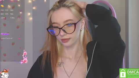 Snapshot of sweetuniporn chatting on 01.26.25 Elis a little vacation Ill be here Saturday my schedules in bio online show from 01.26.25