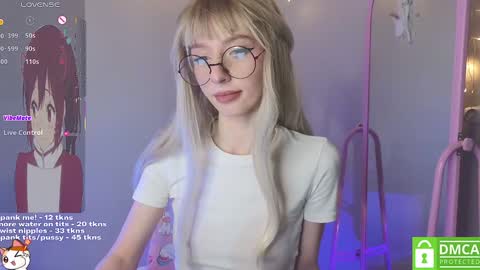 Snapshot of sweetuniporn chatting on 02.02.25 Elis a little vacation Ill be here Saturday my schedules in bio online show from 02.02.25