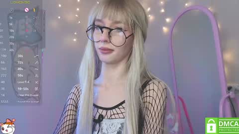 Snapshot of sweetuniporn chatting on 02.03.25 Elis a little vacation Ill be here Saturday my schedules in bio online show from 02.03.25
