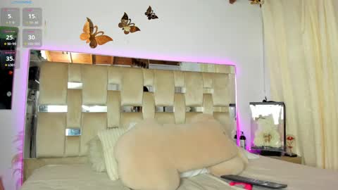 Snapshot of sweety_honeey chatting on 09.17.25 independent model online show from 09.17.25