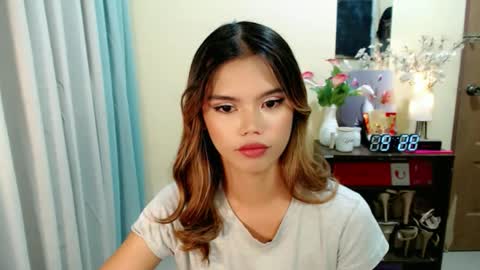 Snapshot of sweetytrannygirlxx chatting on 05.14.26 Megan online show from 05.14.26