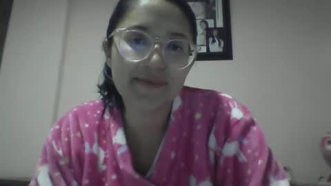 Snapshot of sweetyypeach chatting on 12.21.24 sweetyypeach online show from 12.21.24