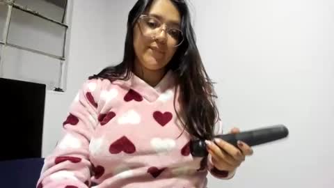 Snapshot of sweetyypeach chatting on 01.07.25 sweetyypeach online show from 01.07.25