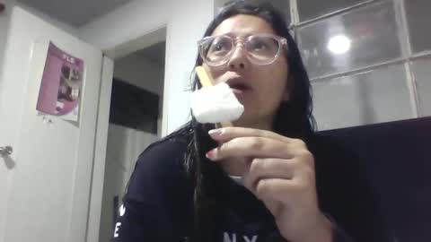 Snapshot of sweetyypeach chatting on 02.13.25 sweetyypeach online show from 02.13.25