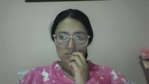 Snapshot of sweetyypeach chatting on 03.11.25 sweetyypeach online show from 03.11.25