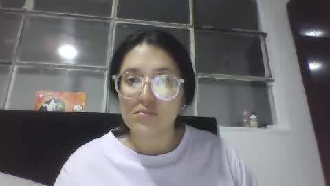 Snapshot of sweetyypeach chatting on 09.10.25 sweetyypeach online show from 09.10.25