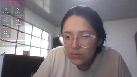 Snapshot of sweetyypeach chatting on 10.11.25 sweetyypeach online show from 10.11.25