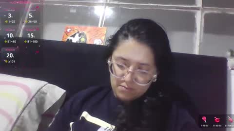 Snapshot of sweetyypeach chatting on 10.21.25 sweetyypeach online show from 10.21.25