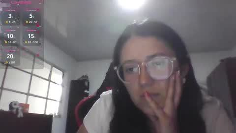 Snapshot of sweetyypeach chatting on 10.23.25 sweetyypeach online show from 10.23.25