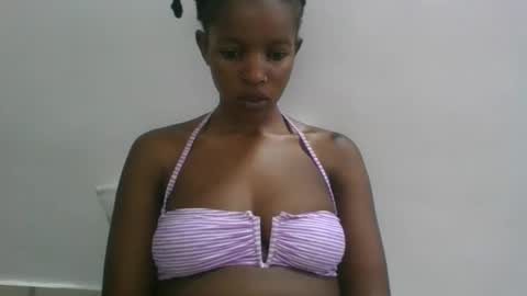 Snapshot of sweetz_candice chatting on 10.19.25 sweetz_candice online show from 10.19.25