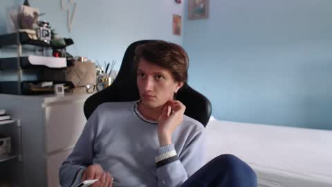 Snapshot of swetieecum chatting on 04.15.26 Cat online show from 04.15.26