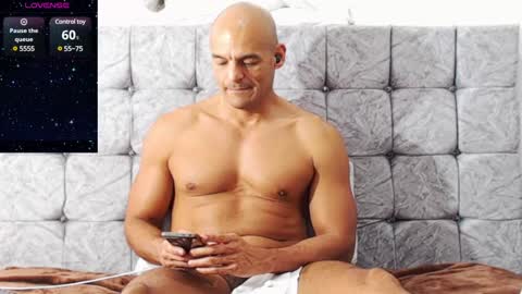 Snapshot of swimmer_summer chatting on 12.17.24 ------- Hi Im Willy follow me do not forget to put the thumb up online show from 12.17.24