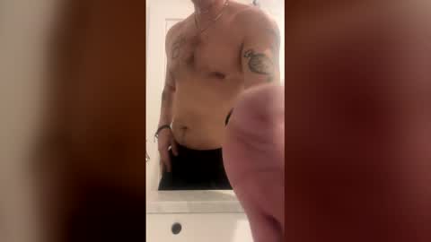 Snapshot of swolesavage chatting on 12.04.25 swolesavage online show from 12.04.25