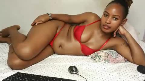 Snapshot of swt_bby chatting on 04.29.26 swt_bby online show from 04.29.26