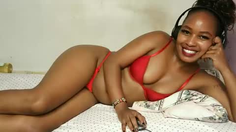 Snapshot of swt_bby chatting on 05.16.26 swt_bby online show from 05.16.26