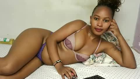 Snapshot of swt_bby chatting on 05.18.26 swt_bby online show from 05.18.26