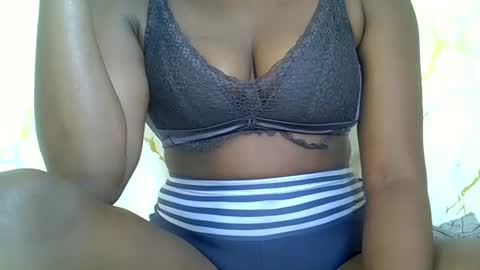 Snapshot of swt_lov chatting on 10.11.25 swt_lov online show from 10.11.25