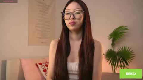 Snapshot of swtty_meivi chatting on 05.10.26 MEI online show from 05.10.26