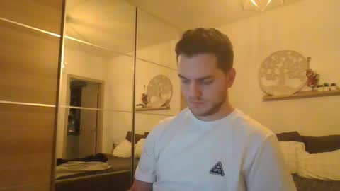 syl092 online show from 12.04.24