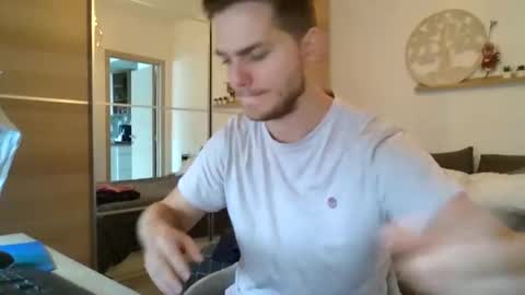 syl092 online show from 10.08.25