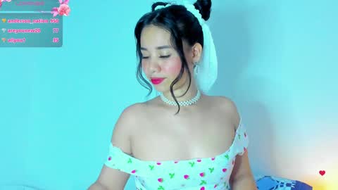 Snapshot of sylphy17 chatting on 01.18.25 sylphy17 online show from 01.18.25