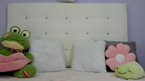 Snapshot of symphonny1 chatting on 04.28.26 symphonny online show from 04.28.26