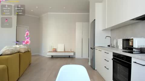 Mila online show from 09.20.25