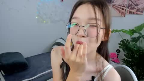 Snapshot of syuri_sun chatting on 06.21.26 Yuki online show from 06.21.26