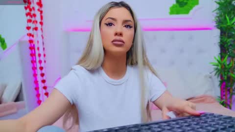 Snapshot of taahiraarabian chatting on 02.10.25 Arianna online show from 02.10.25