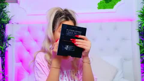 Arianna online show from 11.17.25